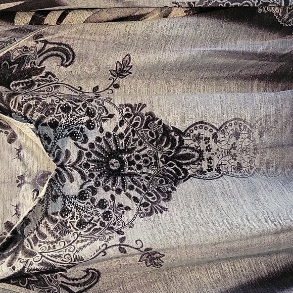 World Unity embellished top - Picture 2 of 7